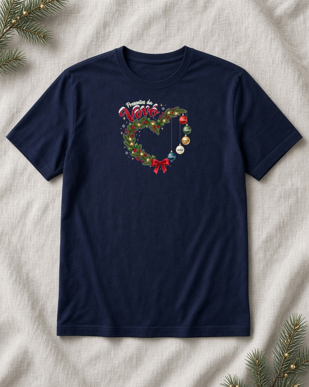 Camiseta de algodão peruano Presentes da Vovó azul-marinho com guirlanda de Natal e nomes dos netos personalizados