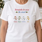 Camiseta Algodão Peruano Turminha de neve da vovó branca - vovó mostrando o detalhe da estampa