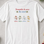 Camiseta Algodão Peruano Turminha de neve da vovó branca - flatlay com detalhe da estampa