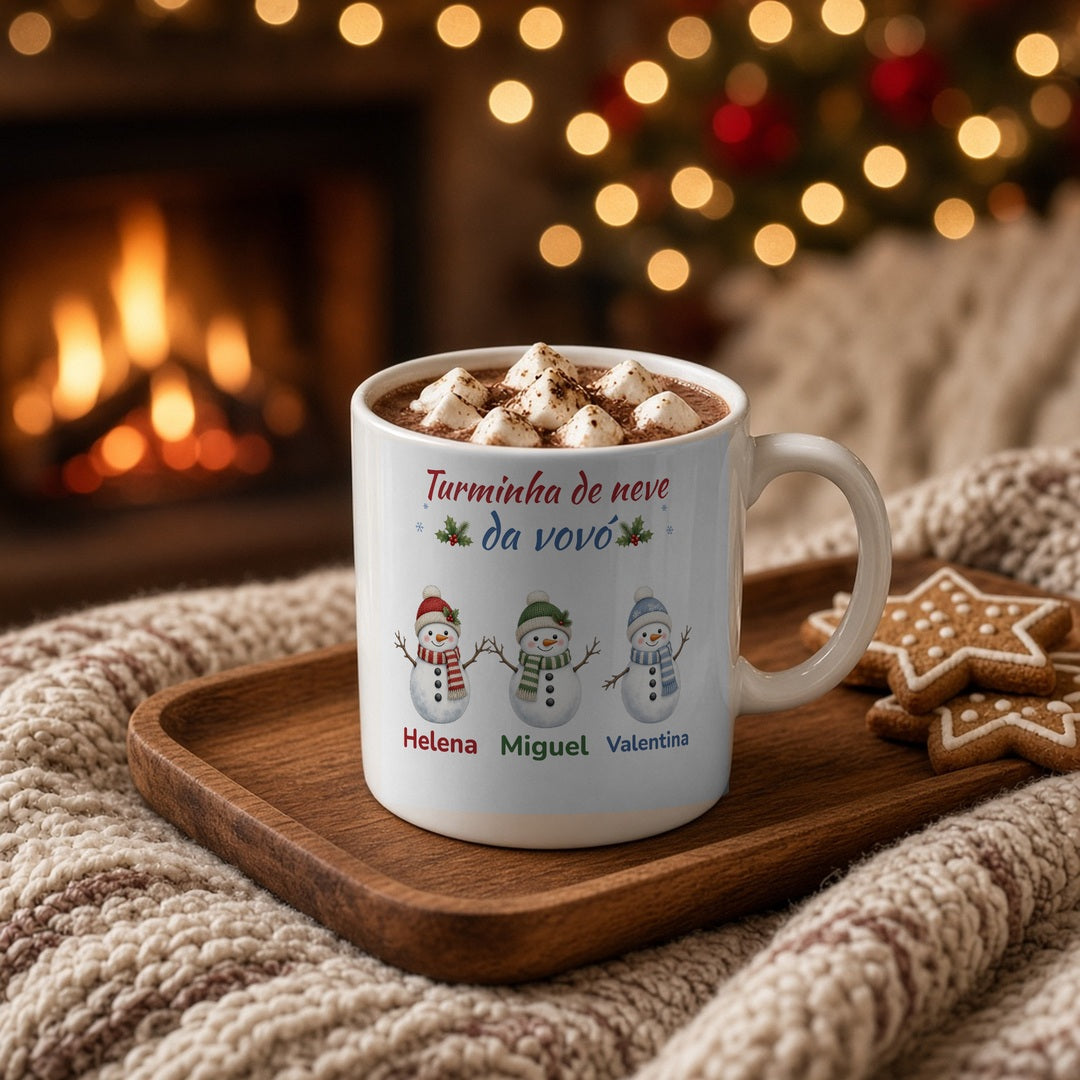 Caneca Turminha de neve da vovó - chocolate quente ao lado da lareira