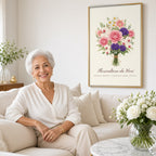 Vovó ao lado do Quadro Floricultura da Vovó na sala